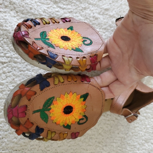 Alcazars Artesanias Floral Embroidered Leather Sandals - Picture 3 of 14